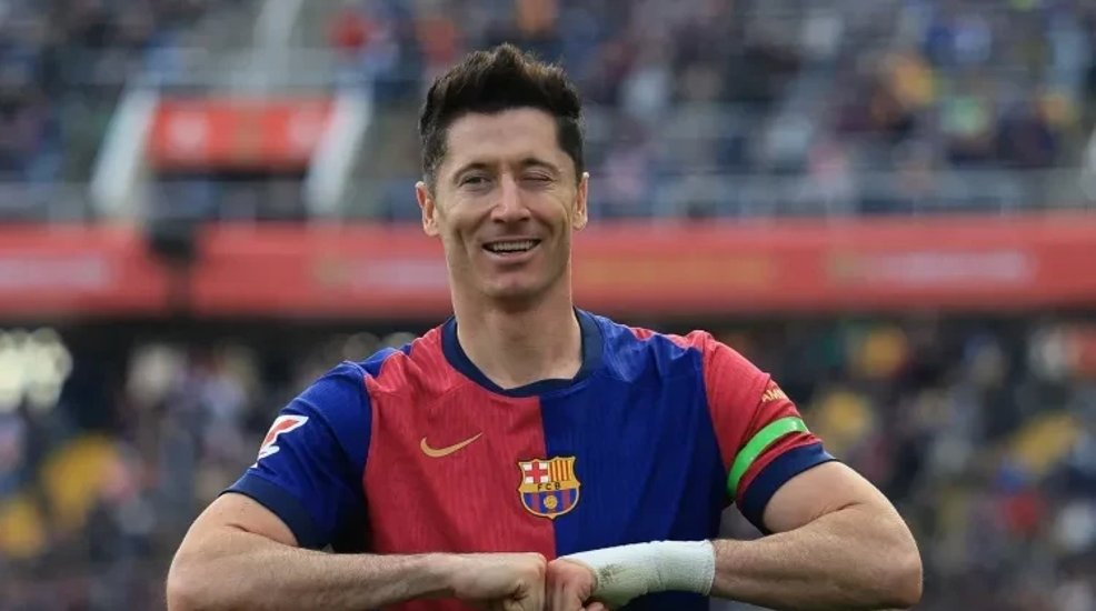 爱游戏-包含莱万多夫斯基在利物浦比赛中战术调整，最后时刻胜出引发热议！比赛高潮迭起的词条