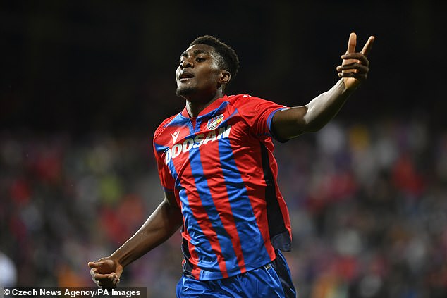 爱游戏下载-布莱顿迎德甲关键赛；赛前再遭质疑；媒体盛赞；心理建设被强调(达瓦更扎为何叫死亡之路)