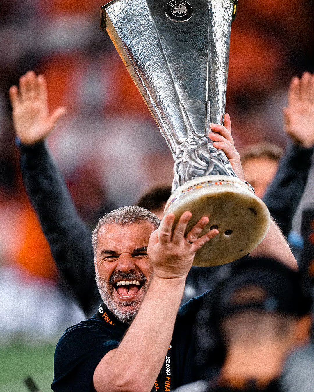 爱游戏入口-赛地聚焦——荷甲关键时刻热度飙升转会期曼联备战西甲，网友：斯图加特围绕葡超临场应变的简单介绍